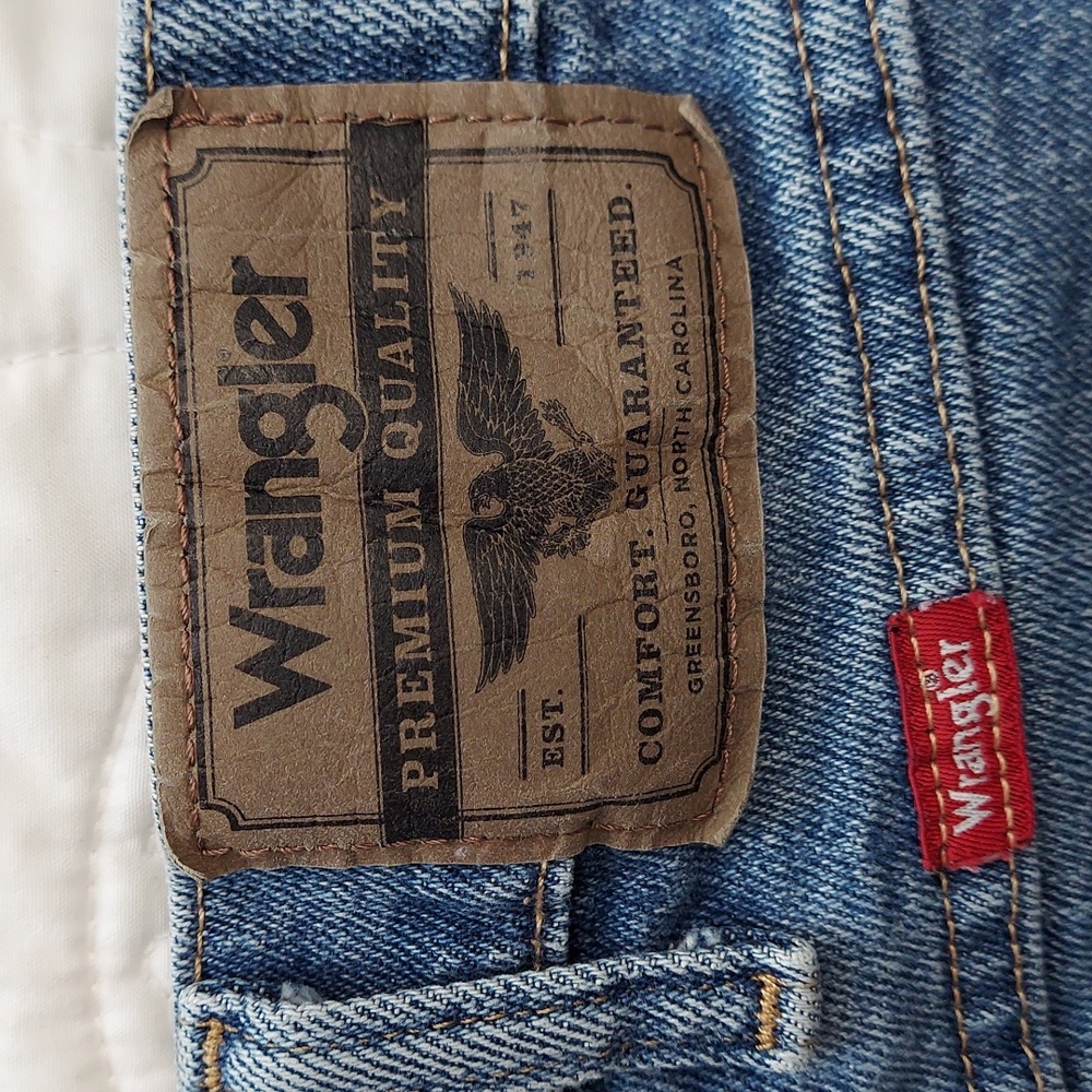Wrangler Straight Leg Light Blue Stretch Denim Jeans, Size 34X30, Like New - Picture 5 of 9